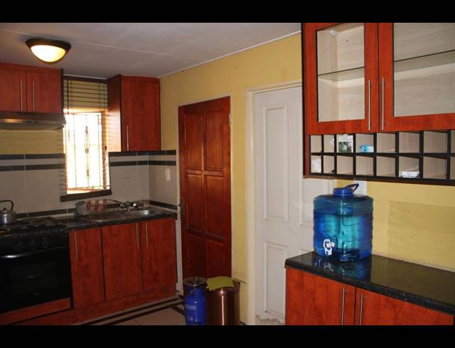 2 BEDROOM HOUSE FOR SALE IN PROTEA GLEN